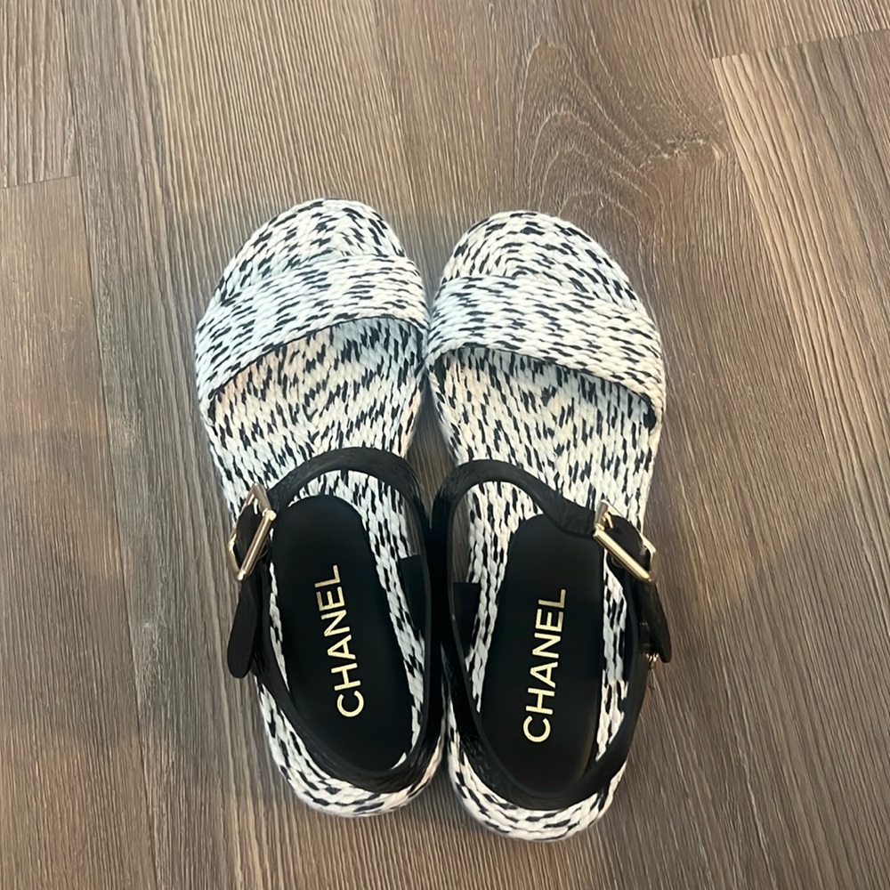 New chanel black and white woven platform sandals - Picture 3 of 9